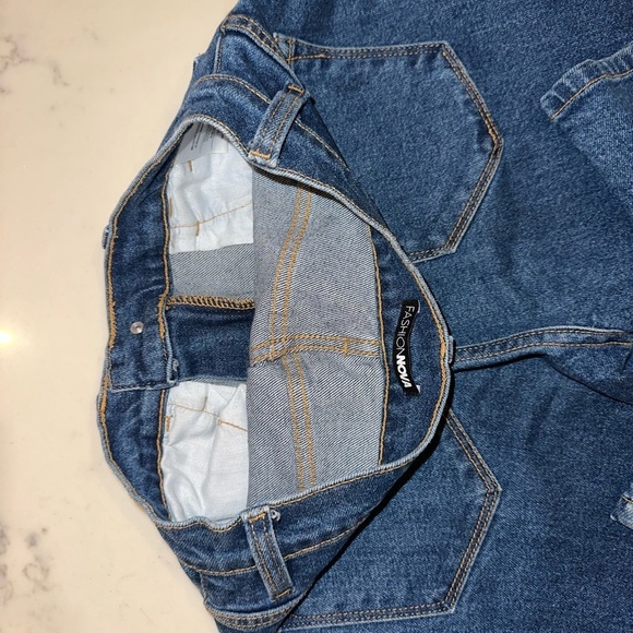 Blue Jeans​​​ - Picture 7 of 10